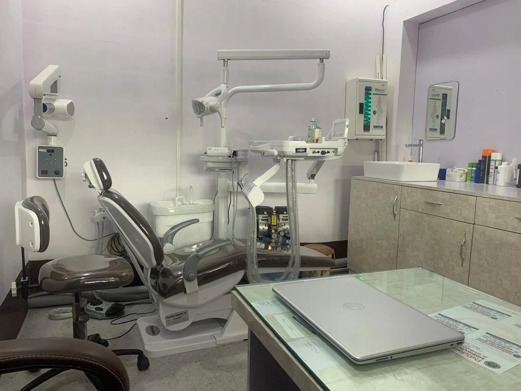 Dental treatment room and modern equipment at Siddhivinayak Dental Hospital